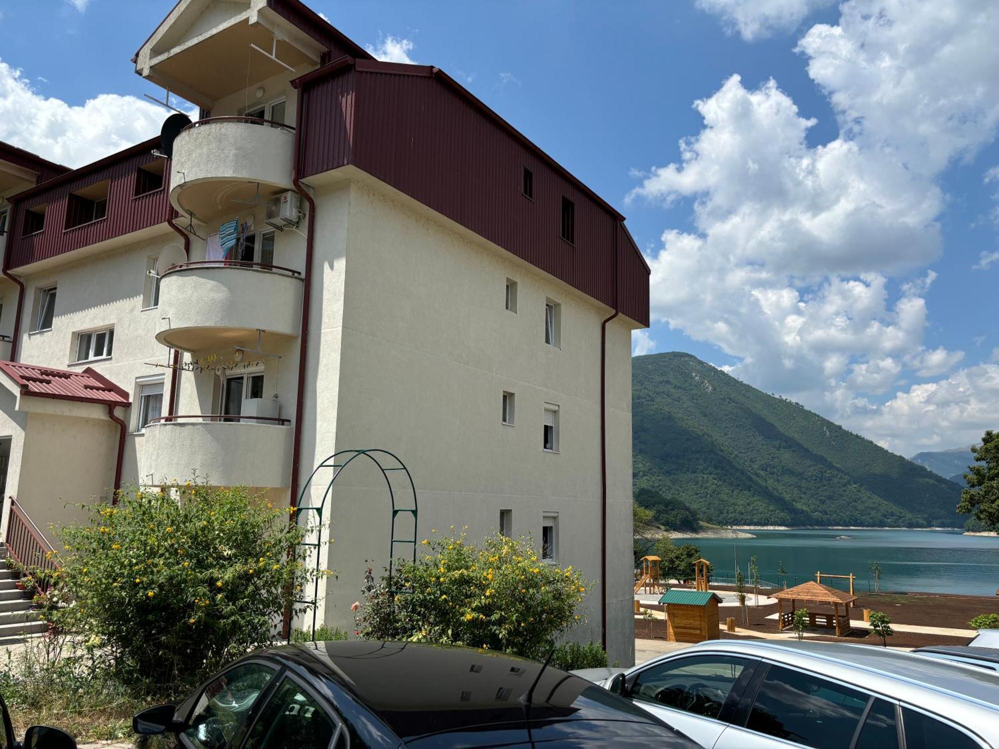 Elena Apartment Плужине Екстериор снимка
